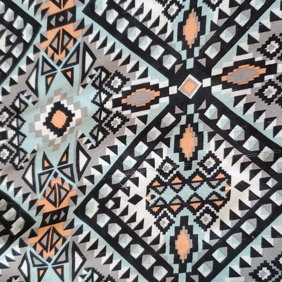 Aztec pattern tank - Picture 2 of 7